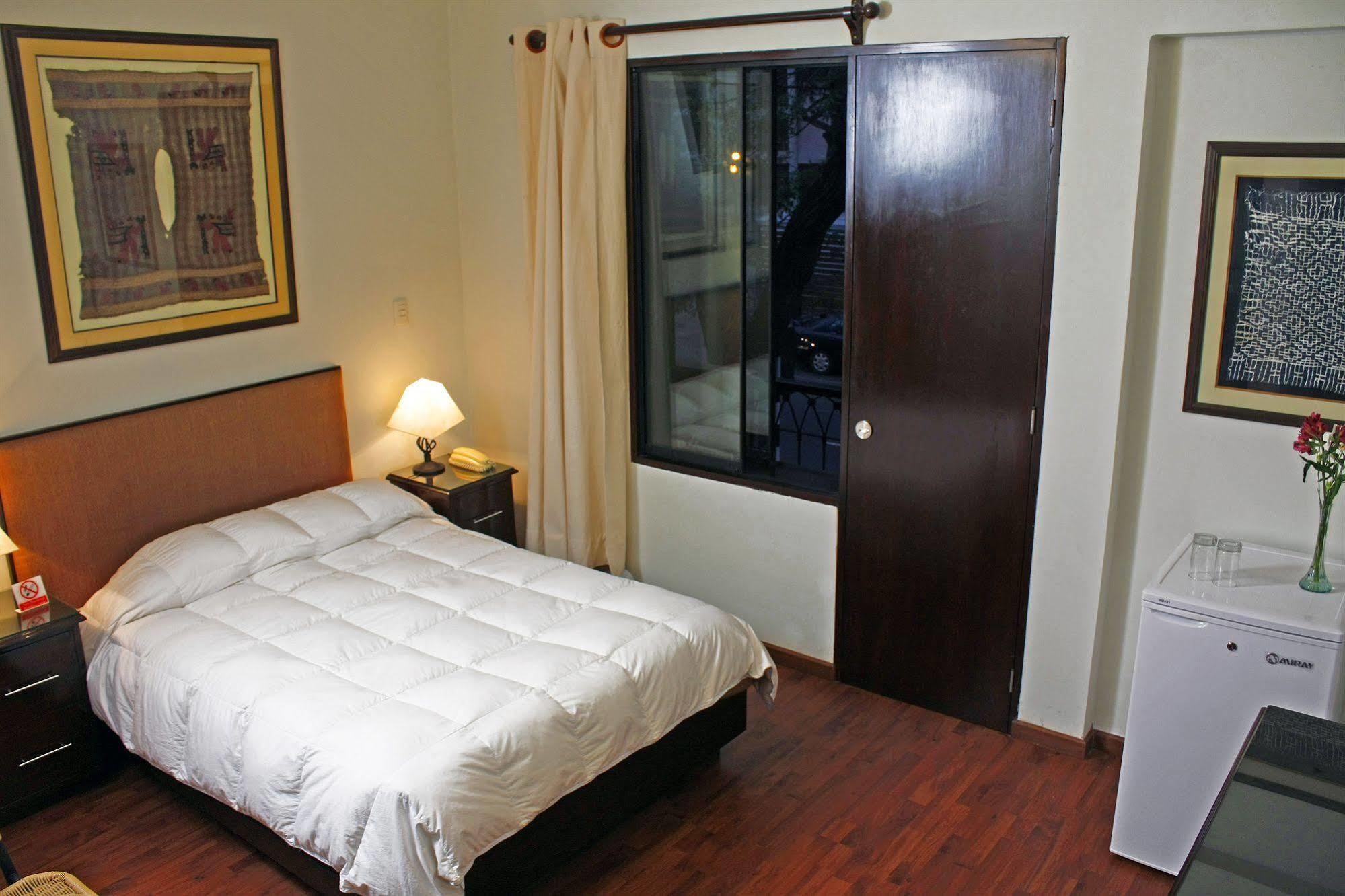 Hostal Torreblanca Hotel Lima Bagian luar foto